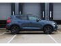 Volvo XC40 B4 Automaat Plus Black Edition | Verwarmbare voorstoelen | Verwarmbaar stuurwiel | Premium audio by Harman Kardon | Panoramadak | Verwarmbaar voorruit | Rondom zichtcamera | 20 inch Lichtmetalen velgen | Alarmklasse 3