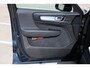 Volvo XC40 B4 Automaat Plus Black Edition | Verwarmbare voorstoelen | Verwarmbaar stuurwiel | Premium audio by Harman Kardon | Panoramadak | Verwarmbaar voorruit | Rondom zichtcamera | 20 inch Lichtmetalen velgen | Alarmklasse 3