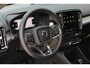 Volvo XC40 B4 Automaat Plus Black Edition | Verwarmbare voorstoelen | Verwarmbaar stuurwiel | Premium audio by Harman Kardon | Panoramadak | Verwarmbaar voorruit | Rondom zichtcamera | 20 inch Lichtmetalen velgen | Alarmklasse 3