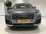 Audi Q2 35 TFSI S Edition 150 PK | Automaat | S-Line Edition | Trekhaak | Elektrische Achterklep | Navigatie | Parkeersensoren Achter | DAB Radio | Sportonderstel | Drive Select | Sportstuur | LED Verlichting | Cruise Control | Audi Soundsystem | Bluetooth |
