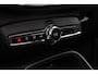 Volvo XC40 B4 Automaat Plus Black Edition | Verwarmbare voorstoelen | Verwarmbaar stuurwiel | Premium audio by Harman Kardon | Verwarmbaar voorruit | Panoramadak | Rondom zichtcamera | 20 inch Lichtmetalen velgen | Alarmklasse 3