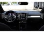 Volvo XC40 B4 Automaat Plus Black Edition | Verwarmbare voorstoelen | Verwarmbaar stuurwiel | Premium audio by Harman Kardon | Verwarmbaar voorruit | Panoramadak | Rondom zichtcamera | 20 inch Lichtmetalen velgen | Alarmklasse 3