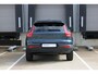 Volvo XC40 B4 Automaat Plus Black Edition | Verwarmbare voorstoelen | Verwarmbaar stuurwiel | Premium audio by Harman Kardon | Panoramadak | Rondom zichtcamera | Verwarmbare voorruit | 20 inch Lichtmetalen velgen | Alarmklasse 3