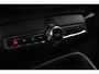 Volvo XC40 B4 Automaat Plus Black Edition | Verwarmbare voorstoelen | Verwarmbaar stuurwiel | Premium audio by Harman Kardon | Panoramadak | Rondom zichtcamera | Verwarmbare voorruit | 20 inch Lichtmetalen velgen | Alarmklasse 3