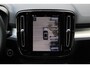 Volvo XC40 B4 Automaat Plus Black Edition | Verwarmbare voorstoelen | Verwarmbaar stuurwiel | Premium audio by Harman Kardon | Panoramadak | Rondom zichtcamera | Verwarmbare voorruit | 20 inch Lichtmetalen velgen | Alarmklasse 3