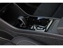Volvo XC40 B4 Automaat Plus Black Edition | Verwarmbare voorstoelen | Verwarmbaar stuurwiel | Premium audio by Harman Kardon | Panoramadak | Rondom zichtcamera | Verwarmbare voorruit | 20 inch Lichtmetalen velgen | Alarmklasse 3