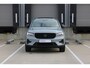 Volvo XC40 B4 Plus Black Edition Elektrisch Verstelbare Voorstoelen | Getint Glas Achter | 20 inch Lichtmetalen Velgen Hoogglans Zwart | Keyless | Elektrische Achterklep | Premium audio by Harman Kardon | Stoelverwarming | Stuurverwarming | Volvo UX Infotainment | Adaptieve Cruise Control | Pilot Assist | BLIS