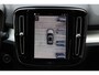 Volvo XC40 B4 Plus Black Edition Elektrisch Verstelbare Voorstoelen | Getint Glas Achter | 20 inch Lichtmetalen Velgen Hoogglans Zwart | Keyless | Elektrische Achterklep | Premium audio by Harman Kardon | Stoelverwarming | Stuurverwarming | Volvo UX Infotainment | Adaptieve Cruise Control | Pilot Assist | BLIS