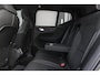 Volvo XC40 B4 Plus Black Edition Elektrisch Verstelbare Voorstoelen | Getint Glas Achter | 20 inch Lichtmetalen Velgen Hoogglans Zwart | Keyless | Elektrische Achterklep | Premium audio by Harman Kardon | Stoelverwarming | Stuurverwarming | Volvo UX Infotainment | Adaptieve Cruise Control | Pilot Assist | BLIS