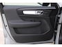 Volvo XC40 B4 Plus Black Edition Elektrisch Verstelbare Voorstoelen | Getint Glas Achter | 20 inch Lichtmetalen Velgen Hoogglans Zwart | Keyless | Elektrische Achterklep | Premium audio by Harman Kardon | Stoelverwarming | Stuurverwarming | Volvo UX Infotainment | Adaptieve Cruise Control | Pilot Assist | BLIS