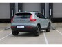 Volvo XC40 B4 Plus Black Edition Elektrisch Verstelbare Voorstoelen | Getint Glas Achter | 20 inch Lichtmetalen Velgen Hoogglans Zwart | Keyless | Elektrische Achterklep | Premium audio by Harman Kardon | Stoelverwarming | Stuurverwarming | Volvo UX Infotainment | Adaptieve Cruise Control | Pilot Assist | BLIS