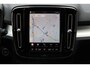 Volvo XC40 B4 Plus Black Edition Elektrisch Verstelbare Voorstoelen | Getint Glas Achter | 20 inch Lichtmetalen Velgen Hoogglans Zwart | Keyless | Elektrische Achterklep | Premium audio by Harman Kardon | Stoelverwarming | Stuurverwarming | Volvo UX Infotainment | Adaptieve Cruise Control | Pilot Assist | BLIS