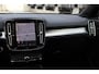 Volvo XC40 B4 Plus Black Edition Elektrisch Verstelbare Voorstoelen | Getint Glas Achter | 20 inch Lichtmetalen Velgen Hoogglans Zwart | Keyless | Elektrische Achterklep | Premium audio by Harman Kardon | Stoelverwarming | Stuurverwarming | Volvo UX Infotainment | Adaptieve Cruise Control | Pilot Assist | BLIS