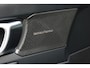 Volvo XC40 B4 Plus Black Edition Elektrisch Verstelbare Voorstoelen | Getint Glas Achter | 20 inch Lichtmetalen Velgen Hoogglans Zwart | Keyless | Elektrische Achterklep | Premium audio by Harman Kardon | Stoelverwarming | Stuurverwarming | Volvo UX Infotainment | Adaptieve Cruise Control | Pilot Assist | BLIS
