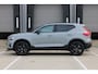 Volvo XC40 B4 Plus Black Edition Elektrisch Verstelbare Voorstoelen | Getint Glas Achter | 20 inch Lichtmetalen Velgen Hoogglans Zwart | Keyless | Elektrische Achterklep | Premium audio by Harman Kardon | Stoelverwarming | Stuurverwarming | Volvo UX Infotainment | Adaptieve Cruise Control | Pilot Assist | BLIS