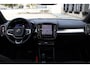 Volvo XC40 B4 Plus Black Edition Elektrisch Verstelbare Voorstoelen | Getint Glas Achter | 20 inch Lichtmetalen Velgen Hoogglans Zwart | Keyless | Elektrische Achterklep | Premium audio by Harman Kardon | Stoelverwarming | Stuurverwarming | Volvo UX Infotainment | Adaptieve Cruise Control | Pilot Assist | BLIS