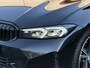 BMW 3-Serie Touring 330e Panoramadak / HUD / Leer / Stoelverwarming