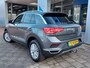 Volkswagen T-Roc 1.0 TSI 116pk Style Executive | Origineel NL | Navi | Clima | Adap.Cruise | Pdc V+A | Rijstrook+Licht+Regensensor | Privacy Glass | Mistlampen | 16''lm | Trekhaak