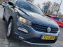 Volkswagen T-Roc 1.0 TSI 116pk Style Executive | Origineel NL | Navi | Clima | Adap.Cruise | Pdc V+A | Rijstrook+Licht+Regensensor | Privacy Glass | Mistlampen | 16''lm | Trekhaak