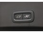 Volvo XC40 B4 Plus Dark | Verwarmbare Voorstoelen en Stuurwiel | Semi-Elektrische Trekhaak | Verwarmbare Voorruit | Premium Audio by Harman Kardon | Adaptieve Cruise Control | Park Assist