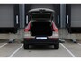 Volvo XC40 B4 Plus Dark | Verwarmbare Voorstoelen en Stuurwiel | Semi-Elektrische Trekhaak | Verwarmbare Voorruit | Premium Audio by Harman Kardon | Adaptieve Cruise Control | Park Assist
