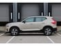 Volvo XC40 B4 Plus Dark | Verwarmbare Voorstoelen en Stuurwiel | Semi-Elektrische Trekhaak | Verwarmbare Voorruit | Premium Audio by Harman Kardon | Adaptieve Cruise Control | Park Assist