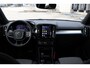 Volvo XC40 B4 Plus Dark | Verwarmbare Voorstoelen en Stuurwiel | Semi-Elektrische Trekhaak | Verwarmbare Voorruit | Premium Audio by Harman Kardon | Adaptieve Cruise Control | Park Assist