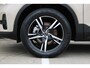 Volvo XC40 B4 Plus Dark | Verwarmbare Voorstoelen en Stuurwiel | Semi-Elektrische Trekhaak | Verwarmbare Voorruit | Premium Audio by Harman Kardon | Adaptieve Cruise Control | Park Assist