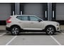 Volvo XC40 B4 Plus Dark | Verwarmbare Voorstoelen en Stuurwiel | Semi-Elektrische Trekhaak | Verwarmbare Voorruit | Premium Audio by Harman Kardon | Adaptieve Cruise Control | Park Assist