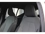Volvo XC40 B4 Plus Dark | Verwarmbare Voorstoelen en Stuurwiel | Semi-Elektrische Trekhaak | Verwarmbare Voorruit | Premium Audio by Harman Kardon | Adaptieve Cruise Control | Park Assist