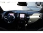 Volvo XC40 B4 Plus Black Edition Elektrisch Verstelbare Voorstoelen | Getint Glas Achter | 20 inch Lichtmetalen Velgen| Keyless | Elektrische Achterklep | Premium audio by Harman Kardon | Stoelverwarming | Stuurverwarming | Volvo UX Infotainment | Adaptieve Cruise Control | Pilot Assist | BLIS