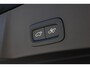 Volvo XC40 B4 Plus Black Edition Elektrisch Verstelbare Voorstoelen | Getint Glas Achter | 20 inch Lichtmetalen Velgen| Keyless | Elektrische Achterklep | Premium audio by Harman Kardon | Stoelverwarming | Stuurverwarming | Volvo UX Infotainment | Adaptieve Cruise Control | Pilot Assist | BLIS