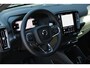 Volvo XC40 B4 Automaat Plus Black Edition | Elektrisch Verstelbare Voorstoelen | Getint Glas Achter | 20 inch Lichtmetalen Velgen| Keyless | Elektrische Achterklep | Premium audio by Harman Kardon | Stoelverwarming | Stuurverwarming | Volvo UX Infotainment | Adaptieve Cruise Control | Pilot Assist | BLIS