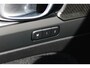 Volvo XC40 B4 Plus Black Edition Elektrisch Verstelbare Voorstoelen | Getint Glas Achter | 20 inch Lichtmetalen Velgen| Keyless | Elektrische Achterklep | Premium audio by Harman Kardon | Stoelverwarming | Stuurverwarming | Volvo UX Infotainment | Adaptieve Cruise Control | Pilot Assist | BLIS