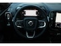 Volvo XC40 B4 Plus Black Edition Elektrisch Verstelbare Voorstoelen | Getint Glas Achter | 20 inch Lichtmetalen Velgen| Keyless | Elektrische Achterklep | Premium audio by Harman Kardon | Stoelverwarming | Stuurverwarming | Volvo UX Infotainment | Adaptieve Cruise Control | Pilot Assist | BLIS