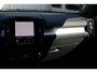 Volvo XC40 B4 Plus Black Edition Elektrisch Verstelbare Voorstoelen | Getint Glas Achter | 20 inch Lichtmetalen Velgen| Keyless | Elektrische Achterklep | Premium audio by Harman Kardon | Stoelverwarming | Stuurverwarming | Volvo UX Infotainment | Adaptieve Cruise Control | Pilot Assist | BLIS