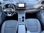 Hyundai Kona Electric EV Fashion 64 kWh Automaat / Dealer onderhouden / Accu SoH 100% / HUD / Navigatie / Achteruitrijcamera / Apple Carplay Android /  17" LM wielen / Winterwielen tegen meerprijs € 499 /