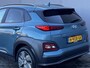 Hyundai Kona Electric EV Fashion 64 kWh Automaat / Dealer onderhouden / Accu SoH 100% / HUD / Navigatie / Achteruitrijcamera / Apple Carplay Android /  17" LM wielen / Winterwielen tegen meerprijs € 499 /