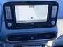 Hyundai Kona Electric EV Fashion 64 kWh Automaat / Dealer onderhouden / Accu SoH 100% / HUD / Navigatie / Achteruitrijcamera / Apple Carplay Android /  17" LM wielen / Winterwielen tegen meerprijs € 499 /