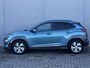 Hyundai Kona Electric EV Fashion 64 kWh Automaat / Dealer onderhouden / Accu SoH 100% / HUD / Navigatie / Achteruitrijcamera / Apple Carplay Android /  17" LM wielen / Winterwielen tegen meerprijs € 499 /