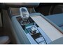 Volvo XC90 T8 Recharge AWD Plus Bright - Panorama/schuifdak - IntelliSafe Assist & Surround - 360º Camera - Harman/Kardon audio - Adaptieve LED koplampen - Verwarmde voorstoelen, stuur & achterbank - Parkeersensoren voor & achter - Elektr. bedienb. voorstoelen met geheugen - Draadloze tel. lader - Extra getint glas - 21' LMV