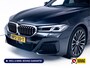 BMW 5-Serie 545e xDrive High Exec. M-sport Black Edition 394 PK automaat | Open Dak | Trekhaak elec. | 360 Camera, Stoel- en stuurverwarming