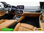BMW 5-Serie 545e xDrive High Exec. M-sport Black Edition 394 PK automaat | Open Dak | Trekhaak elec. | 360 Camera, Stoel- en stuurverwarming