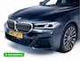 BMW 5-Serie 545e xDrive High Exec. M-sport Black Edition 394 PK automaat | Open Dak | Trekhaak elec. | 360 Camera, Stoel- en stuurverwarming