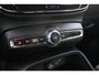 Volvo XC40 B4 197PK AUT7 Plus Dark | Adaptive Cruise & Pilot Assist | Premium audio by Harman Kardon | Power Seats incl. Memory | Verwarmbare voorstoelen + stuurwiel | Parkeercamera achter | Park Assist voor + achter | Apple Carplay | 18" Lichtmetalen wielen