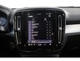 Volvo XC40 B4 197PK AUT7 Plus Dark | Adaptive Cruise & Pilot Assist | Premium audio by Harman Kardon | Power Seats incl. Memory | Verwarmbare voorstoelen + stuurwiel | Parkeercamera achter | Park Assist voor + achter | Apple Carplay | 18" Lichtmetalen wielen