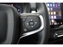 Volvo XC40 B4 197PK AUT7 Plus Dark | Adaptive Cruise & Pilot Assist | Premium audio by Harman Kardon | Power Seats incl. Memory | Verwarmbare voorstoelen + stuurwiel | Parkeercamera achter | Park Assist voor + achter | Apple Carplay | 18" Lichtmetalen wielen