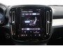 Volvo XC40 B4 197PK AUT7 Plus Dark | Adaptive Cruise & Pilot Assist | Premium audio by Harman Kardon | Power Seats incl. Memory | Verwarmbare voorstoelen + stuurwiel | Parkeercamera achter | Park Assist voor + achter | Apple Carplay | 18" Lichtmetalen wielen