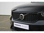 Volvo XC40 B4 197PK AUT7 Plus Dark | Adaptive Cruise & Pilot Assist | Premium audio by Harman Kardon | Power Seats incl. Memory | Verwarmbare voorstoelen + stuurwiel | Parkeercamera achter | Park Assist voor + achter | Apple Carplay | 18" Lichtmetalen wielen