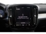 Volvo XC40 B4 197PK AUT7 Plus Dark | Adaptive Cruise & Pilot Assist | Premium audio by Harman Kardon | Power Seats incl. Memory | Verwarmbare voorstoelen + stuurwiel | Parkeercamera achter | Park Assist voor + achter | Apple Carplay | 18" Lichtmetalen wielen